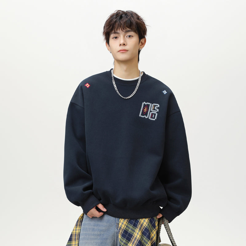Embroidered loose silhouette round neck sweatshirt for men