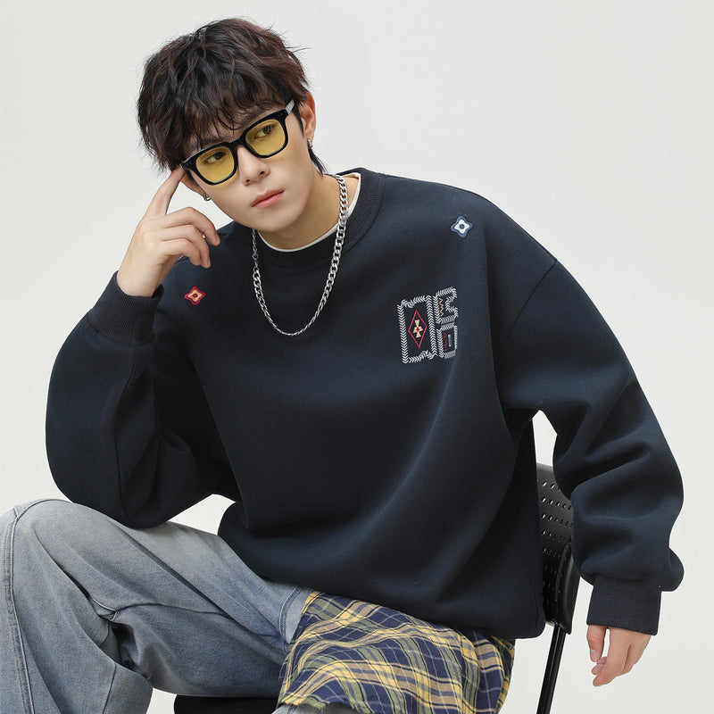 Embroidered loose silhouette round neck sweatshirt for men