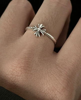 Classic Cruciform Ring