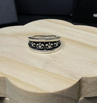 Classic Cruciform Ring