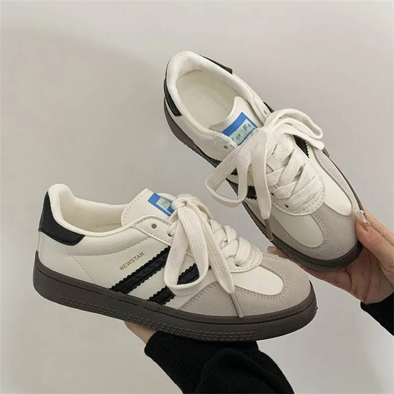 Contrast Round Toe Flat Sneakers