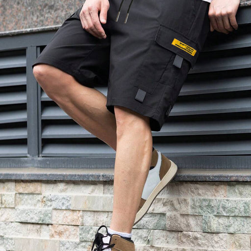 Black men’s streetwear cargo shorts with utility pockets