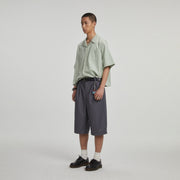 Gray-green men’s Cuban collar short sleeve shirt with relaxed fit summer design