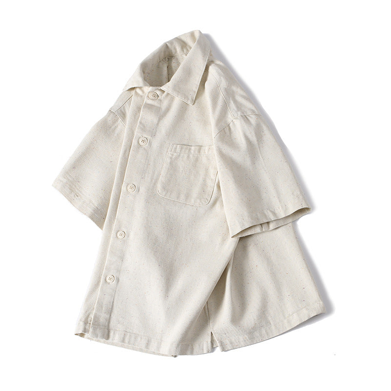 Lightweight men’s casual short sleeve shirt with patch pocket and relaxed fit design