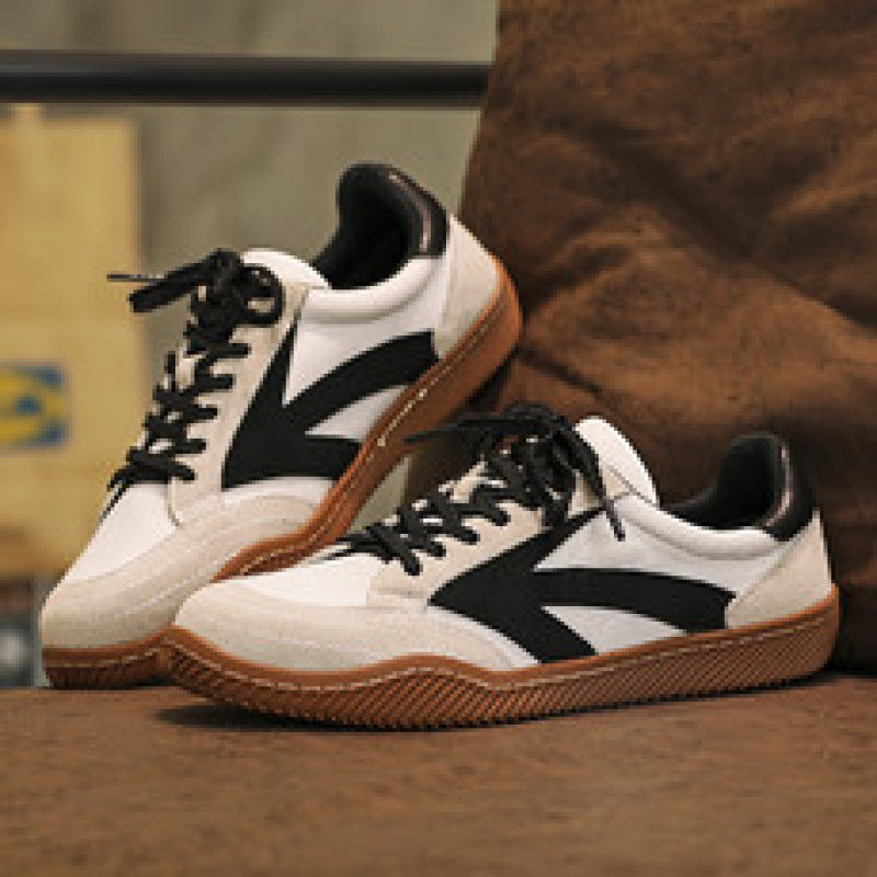 Men’s sporty low top walking sneakers in white and black