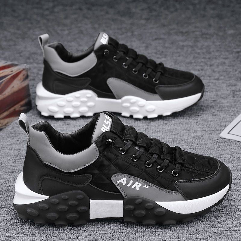 Men’s lightweight canvas sneakers for travel and casual walking