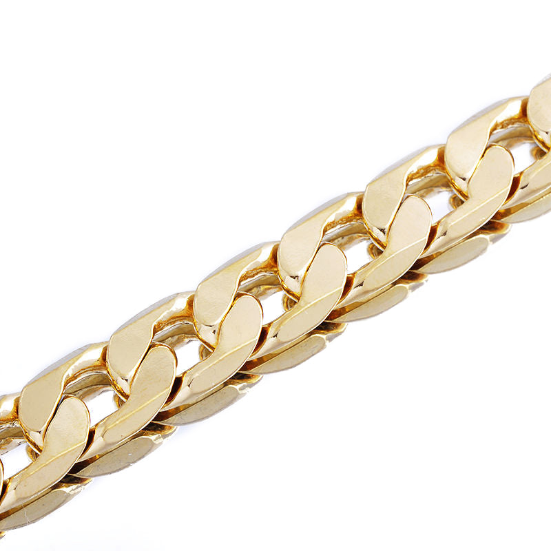 Gold Cuban chain necklace 7mm link dtail close up texture.