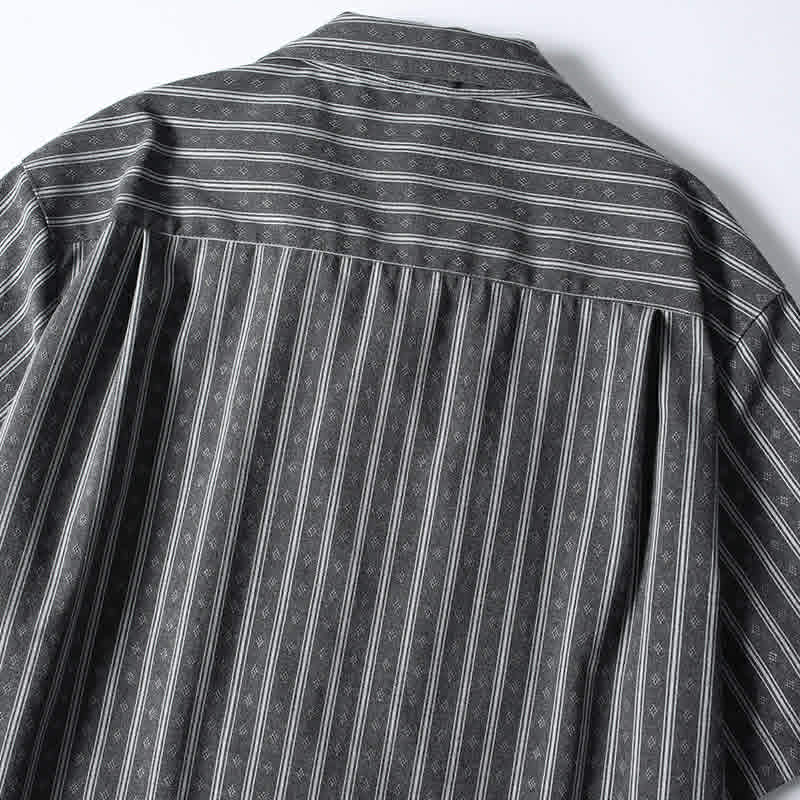 Back pleat detail of gray retro Cuban collar striped shirt designed for comfort, mobility, and relaxed fit styling.
