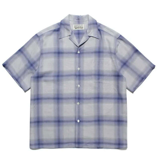 men's plaid short sleeve shirt featuring a relaxed fit and breathable fabric for casual street style.