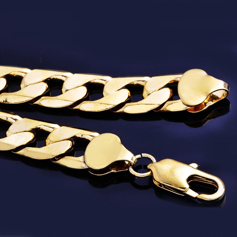 Men's gold Cuban chain neclace clasp detail 7mm link close up.