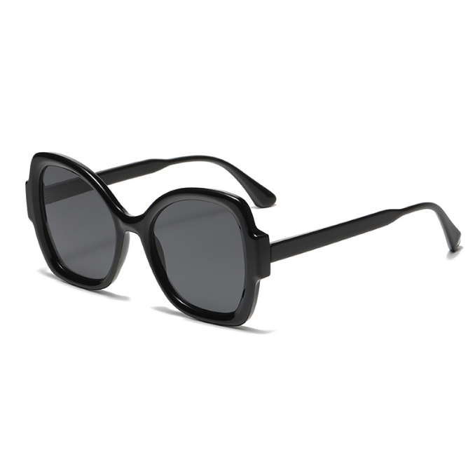 Women’s oversized UV400 sunglasses with black frame and black lenses in front side view.
